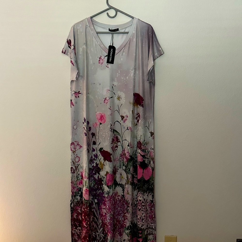 Beautiful Floral NORACORA Dress—-Medium